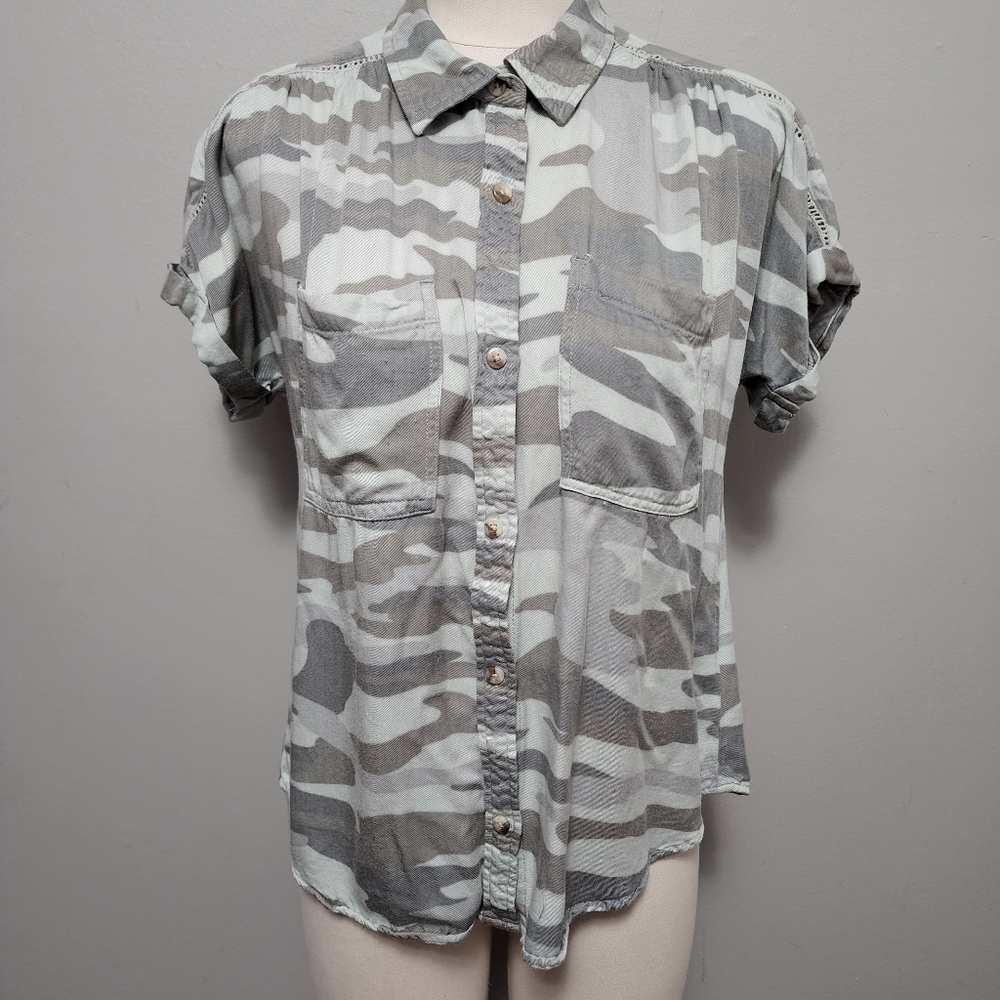 Maurices Camo Utility Button Down Size Small - image 2